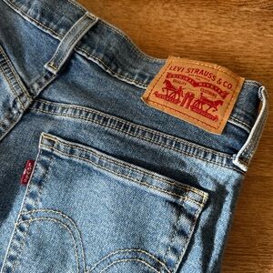 Levi's Blue Classic Denim Jeans with Iconic Stitching